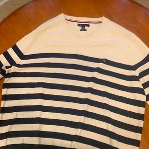 Tommy Hilfiger v-neck